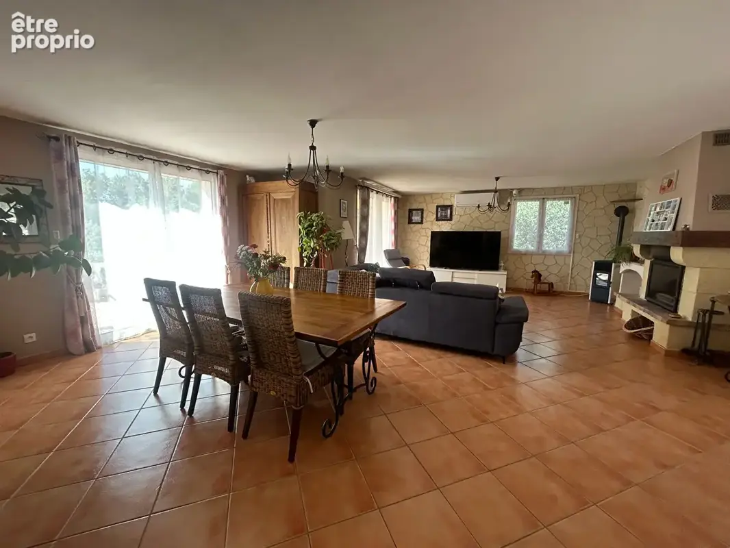 LA ROQUEBRUSSANNE : Maison 168m² sur 4090 m² de terrain avec piscine et nombreuses dépendances - photo 6