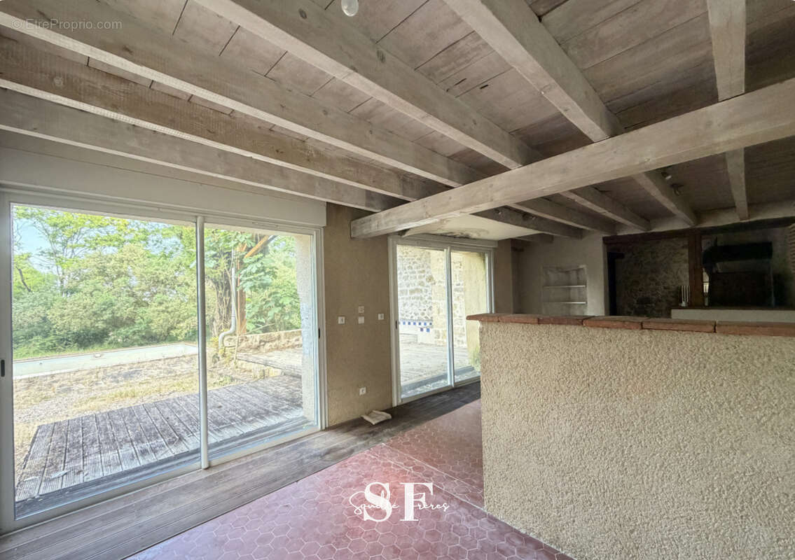 Saint hilaire de lusignan - maison  en pierres de caractere a renover - photo 7