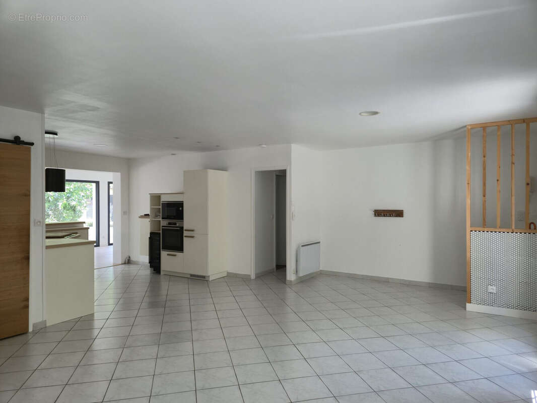 Maison à AMBARES-ET-LAGRAVE