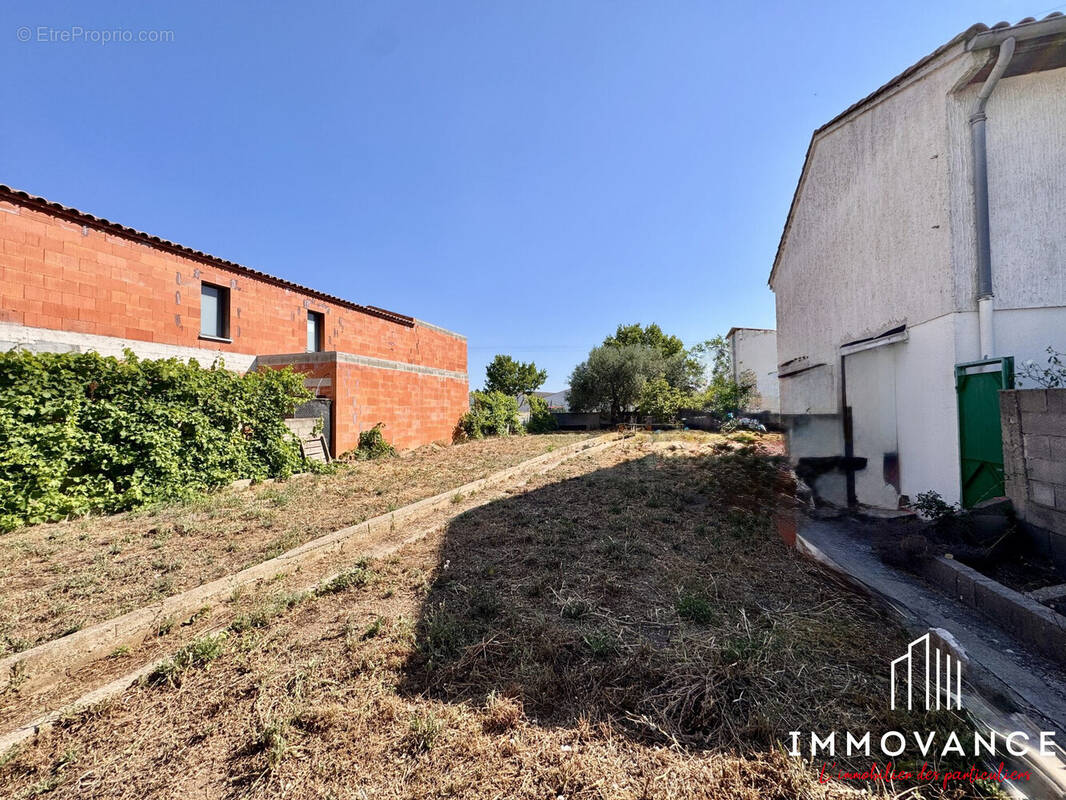 Terrain à COURNONTERRAL