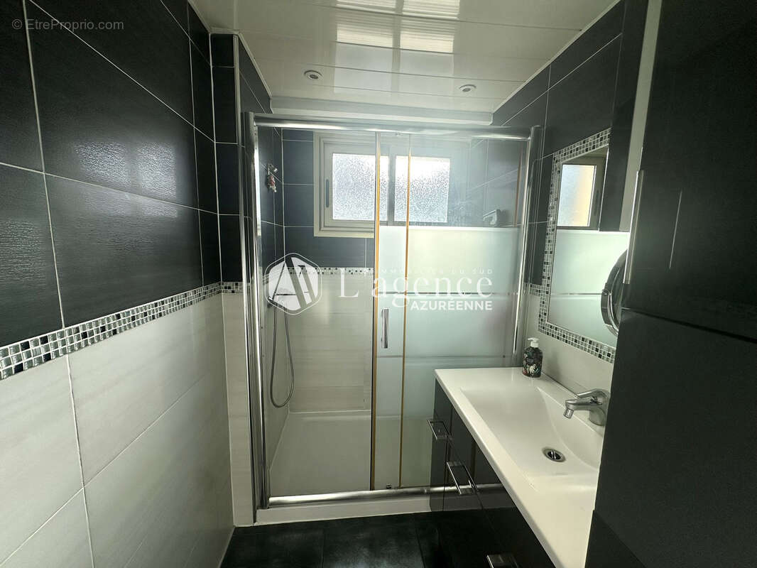 Appartement à SAINT-LAURENT-DU-VAR