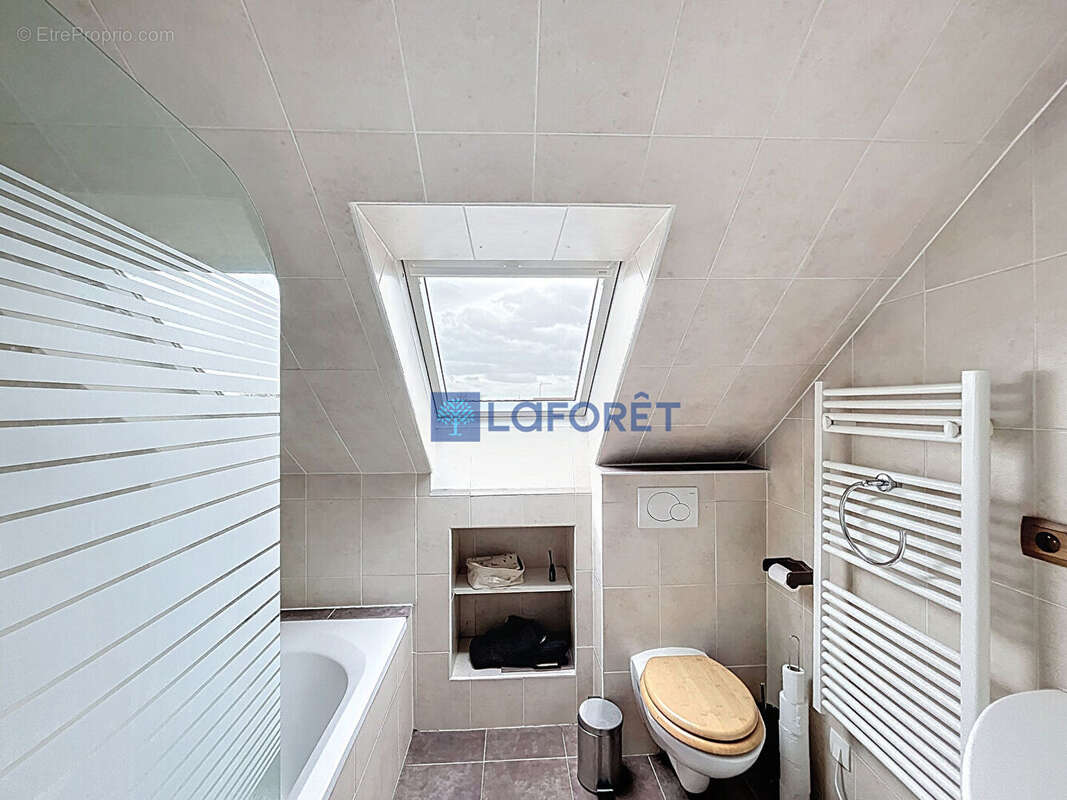 Maison 6 pièces 4 chambres - Quartier des fleurs - SAINT-PIERRE-DU-PERRAY - photo 14