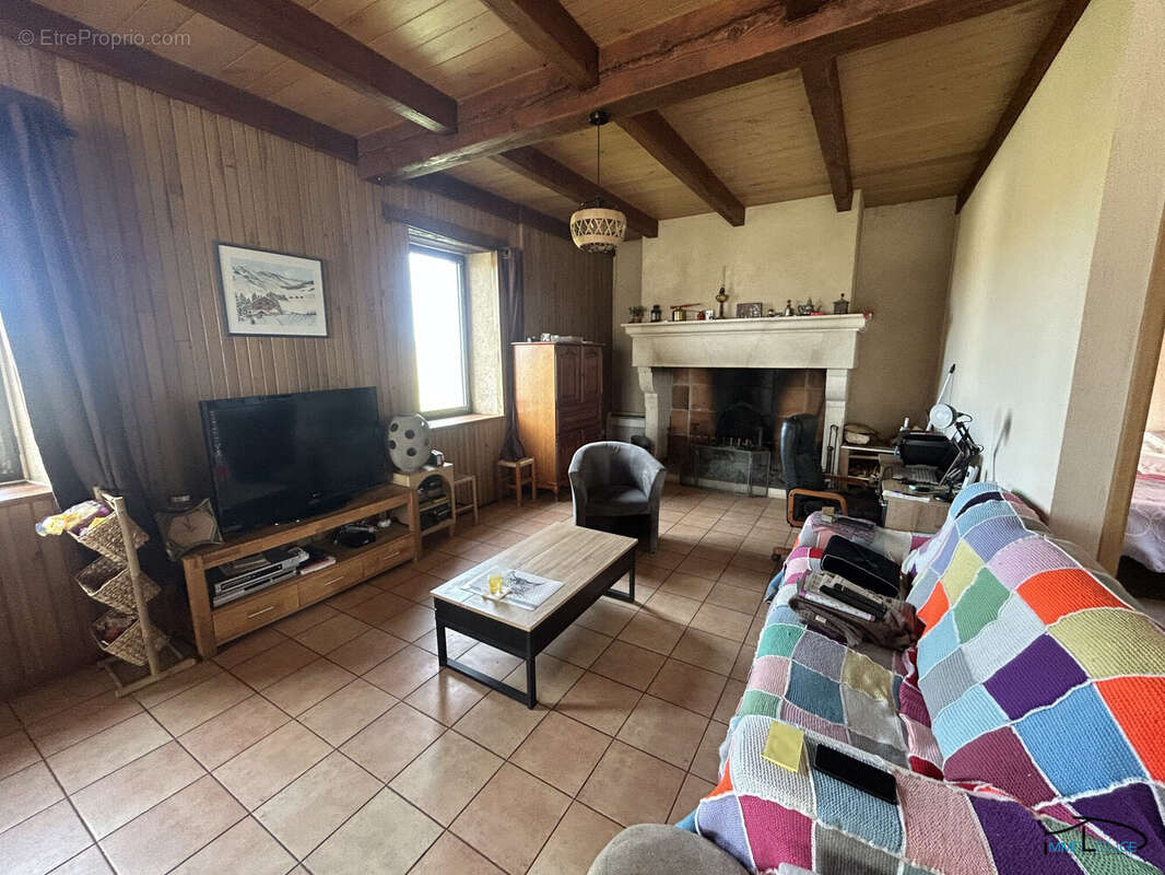 Maison à ANGLARS-SAINT-FELIX