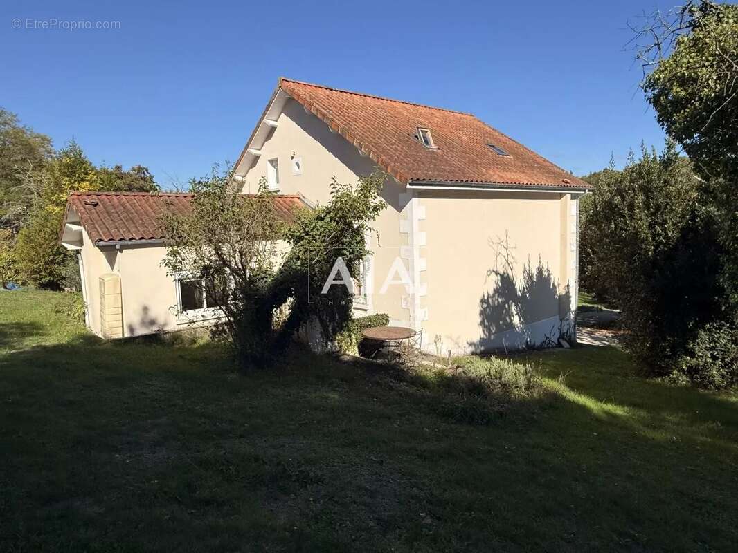 Maison à RUELLE-SUR-TOUVRE