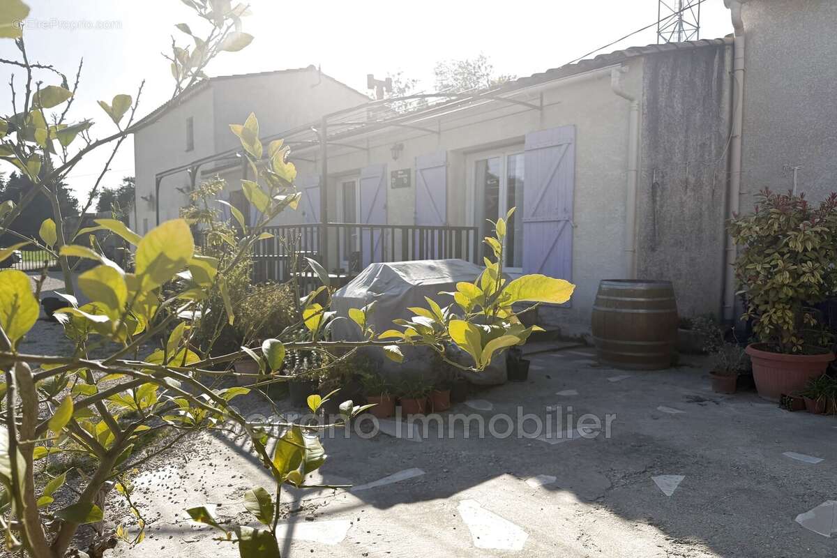 Maison 214 m² à Graveson  - photo 3
