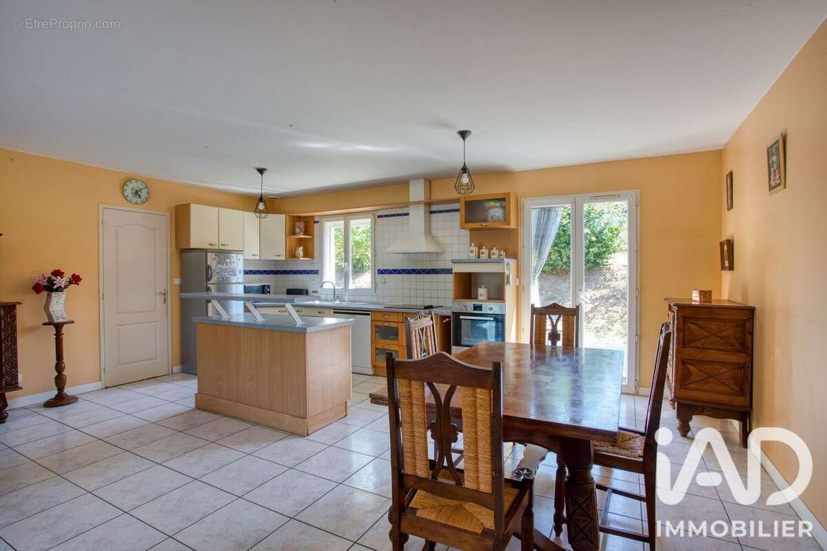 Maison 95 m² à Vitrac  - photo 7