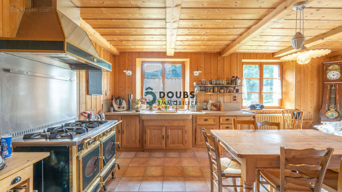 Maison à PIERREFONTAINE-LES-VARANS