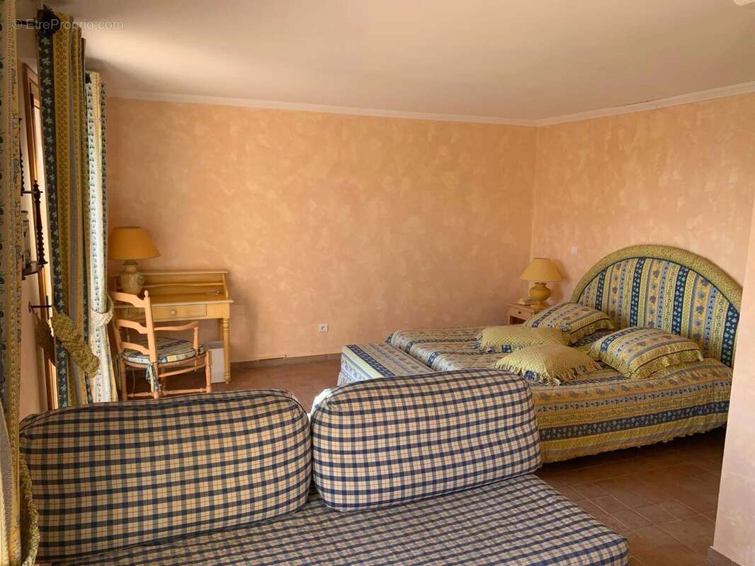 Maison à LES ISSAMBRES