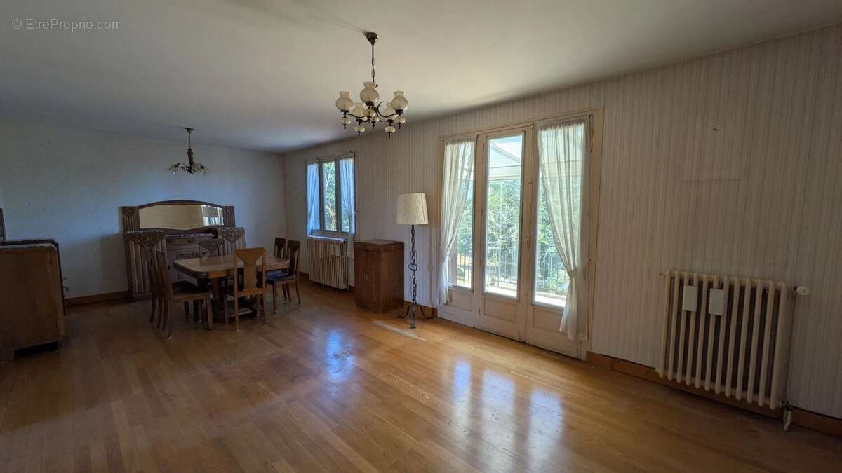 Maison à CHALUS
