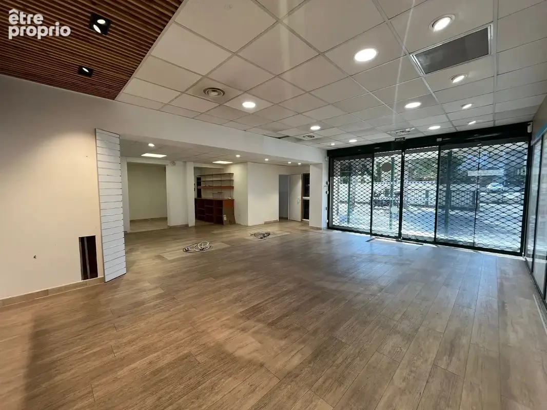 Local commercial  97 m2 + habitation 50 m2 - photo 2