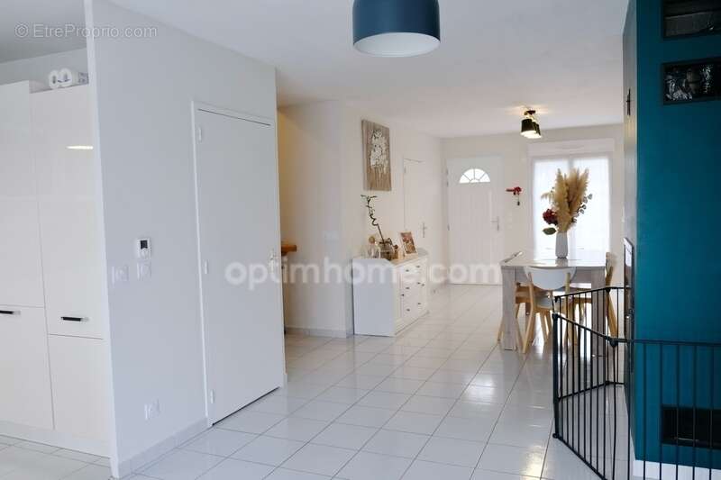 Maison à DEMOUVILLE