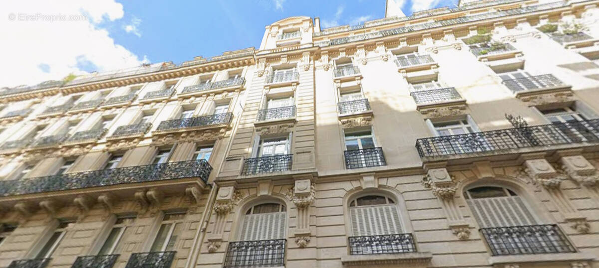 Appartement à PARIS-8E