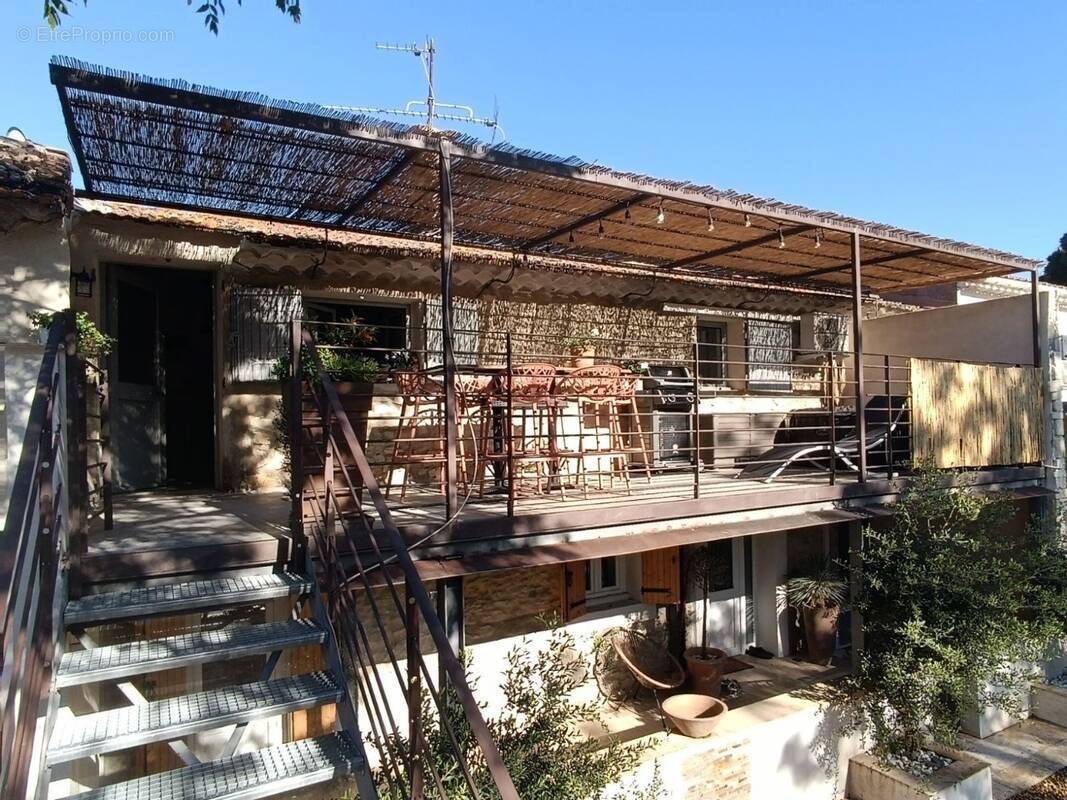 Façades Ouest - Appartement à L&#039;ISLE-SUR-LA-SORGUE