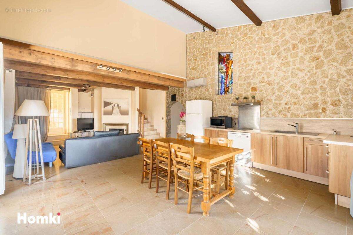 Maison à SAINT-MONTAN