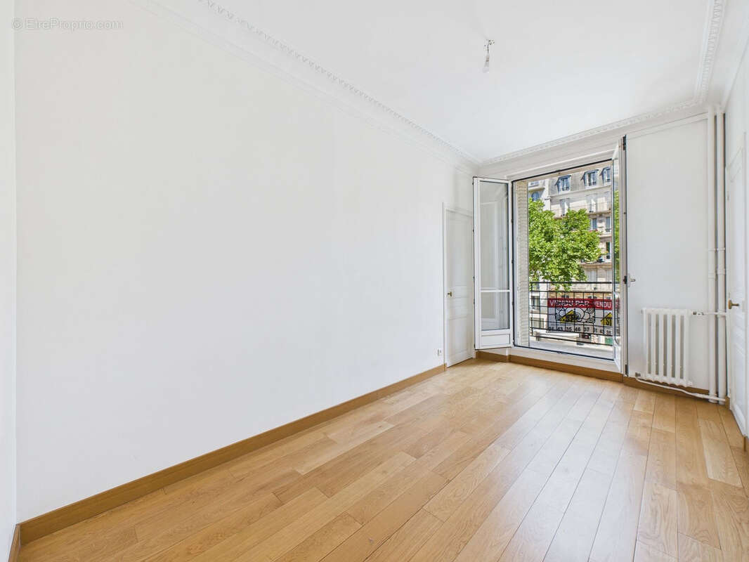 Appartement à PARIS-14E