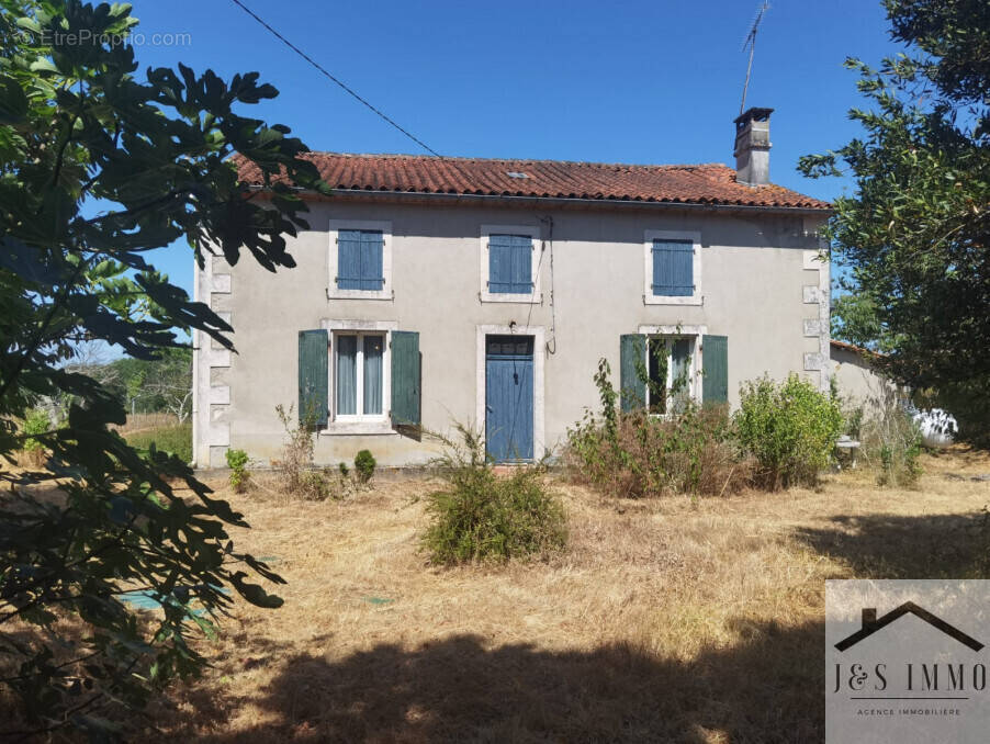 Maison à CHASSENEUIL-SUR-BONNIEURE