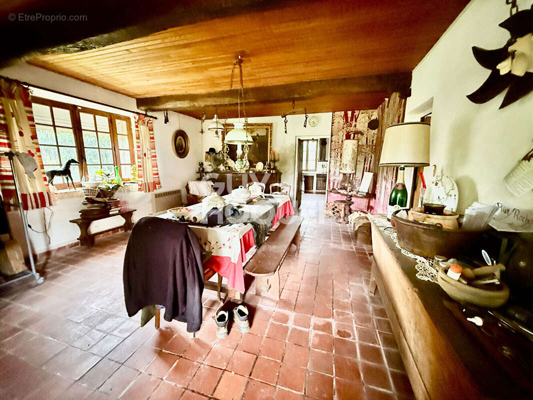 Maison à SERMENTIZON