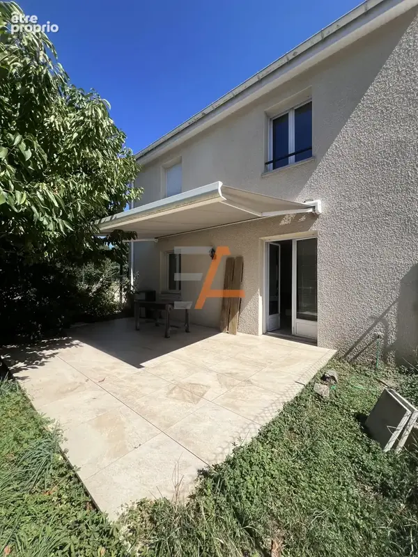 Maison à LE CHAMBON-FEUGEROLLES
