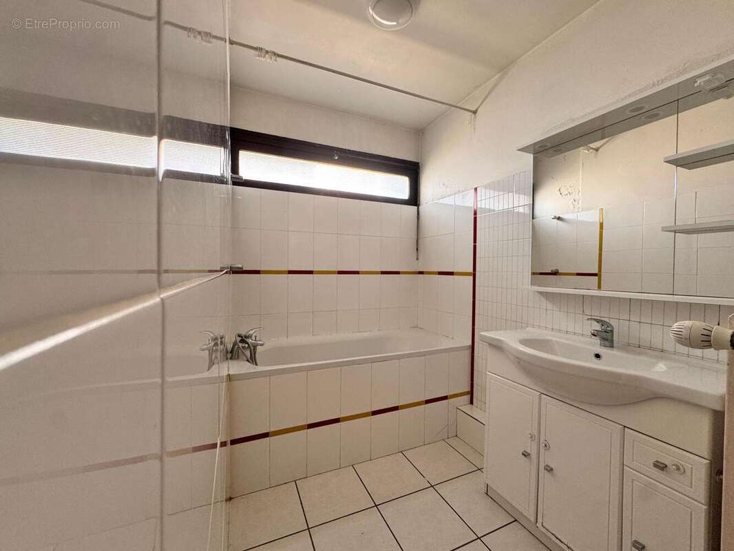   - Appartement à OULLINS