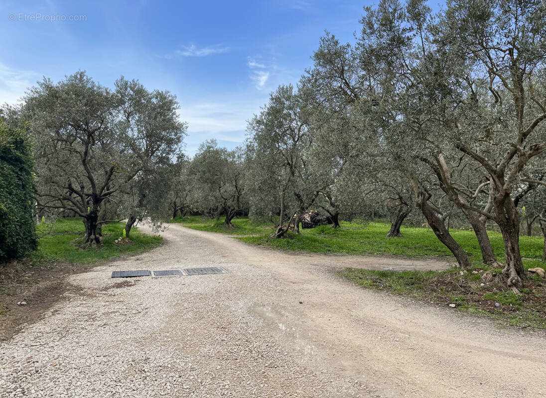 Appartement à CHATEAUNEUF-DE-GADAGNE