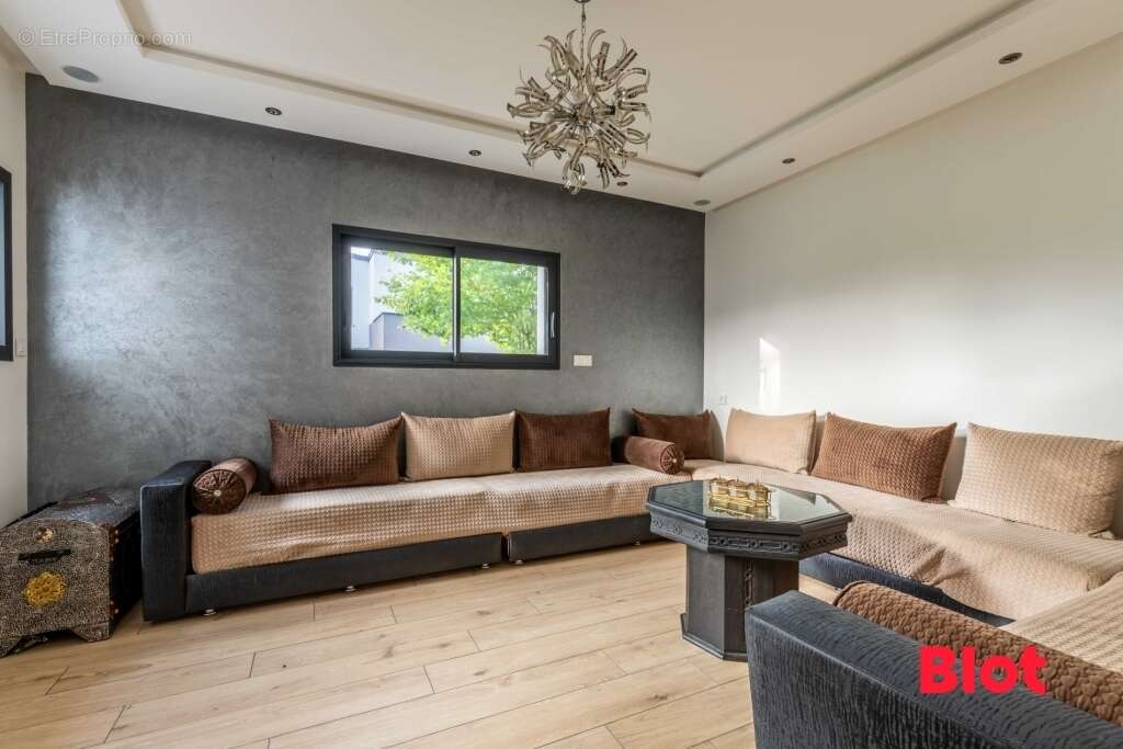 Maison à NOYAL-CHATILLON-SUR-SEICHE