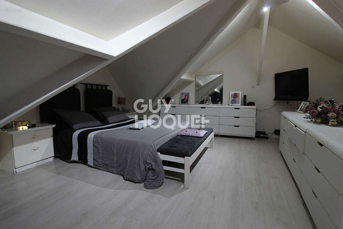 Maison à CHAMPDEUIL