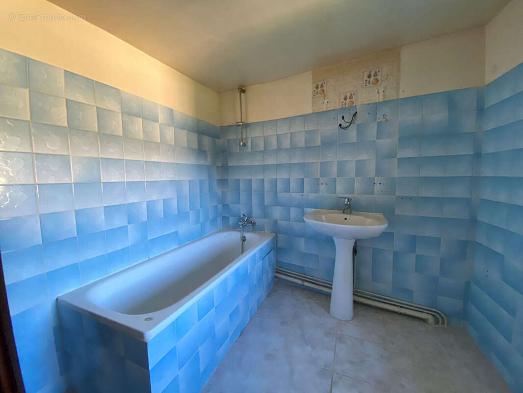 Maison à COMPREIGNAC