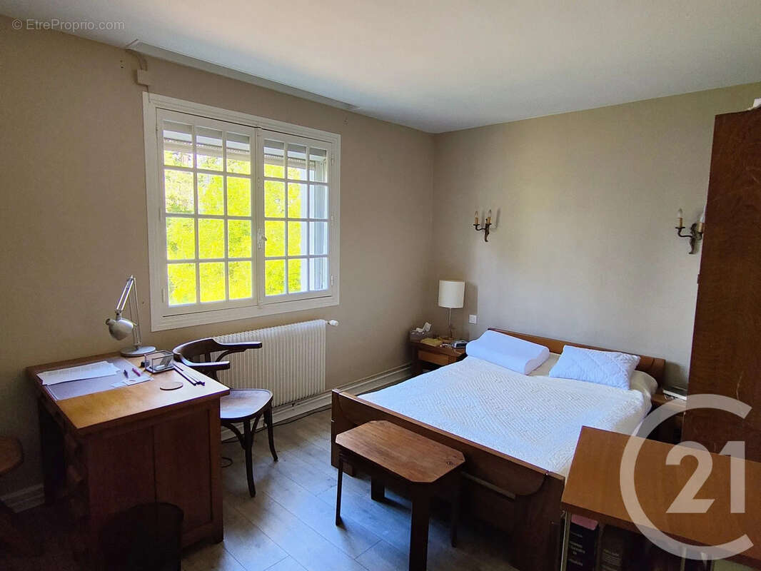 Maison 214 m² à La Chapelle-Montlinard  - photo 17