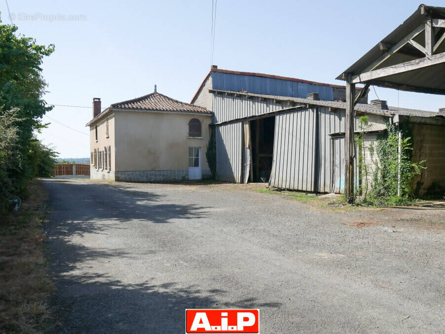 Maison à MONCOUTANT