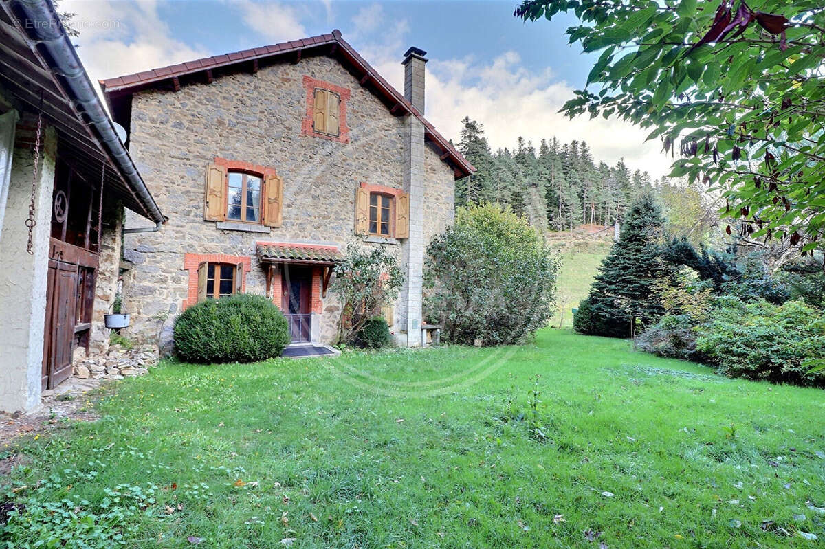 Maison à MONTREGARD