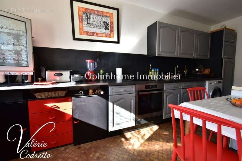 Appartement traversant 87 m² avec terrasse plein sud, parking et 2 caves – Hyères Centre 83400 - photo 7