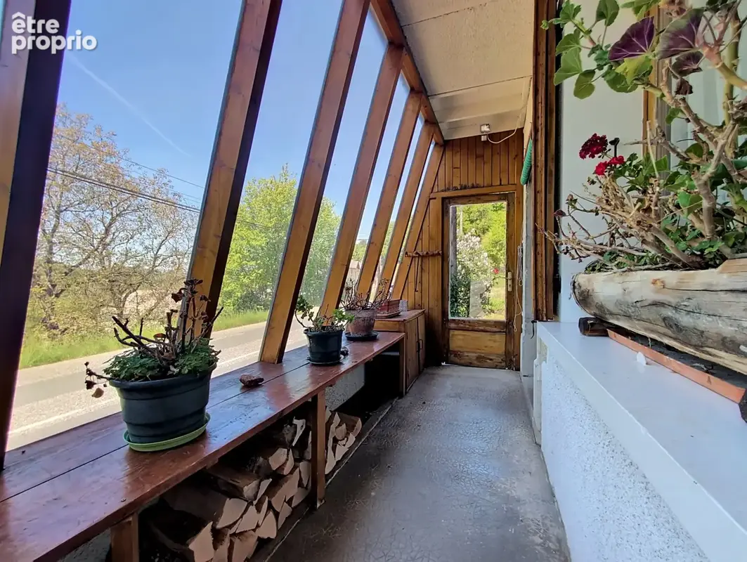 Entre Annecy et Aix-les-Bains,  maison familiale avec jardin, dépendances et beau potentiel - photo 8