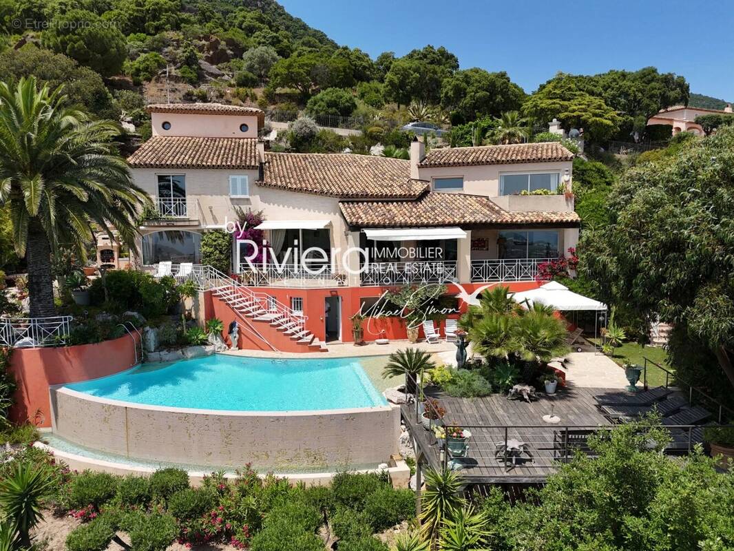 Propriete avec piscine a debordement et vue mer ! - photo 3