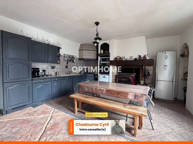 Maison à JAVERLHAC-ET-LA-CHAPELLE-SAINT-ROBERT