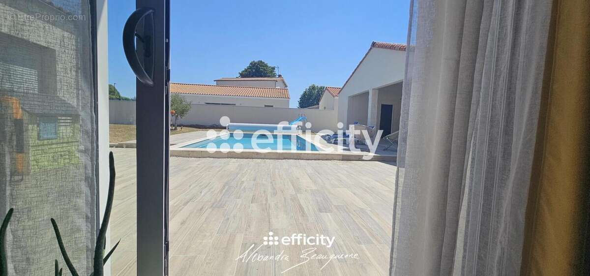 Maison 156 m² à Fors  - photo 8