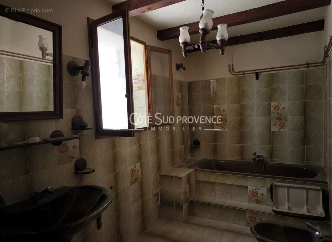 Appartement à VILLES-SUR-AUZON