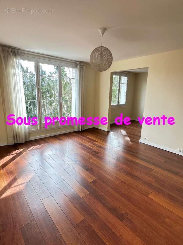 Appartement à BUC
