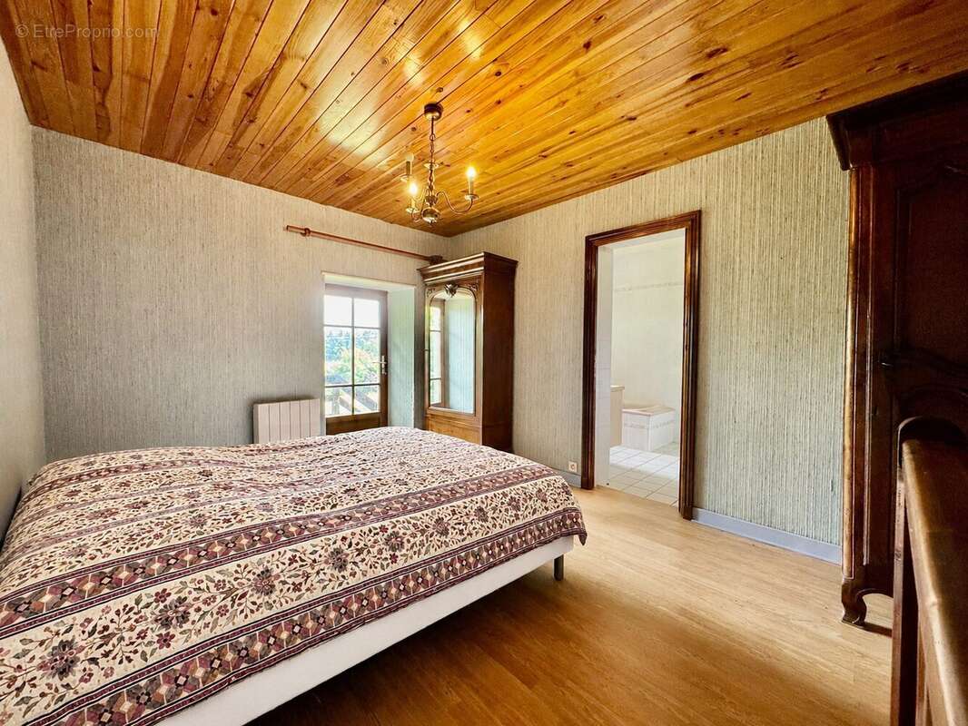 Maison à SAINT-GERVAIS-D'AUVERGNE