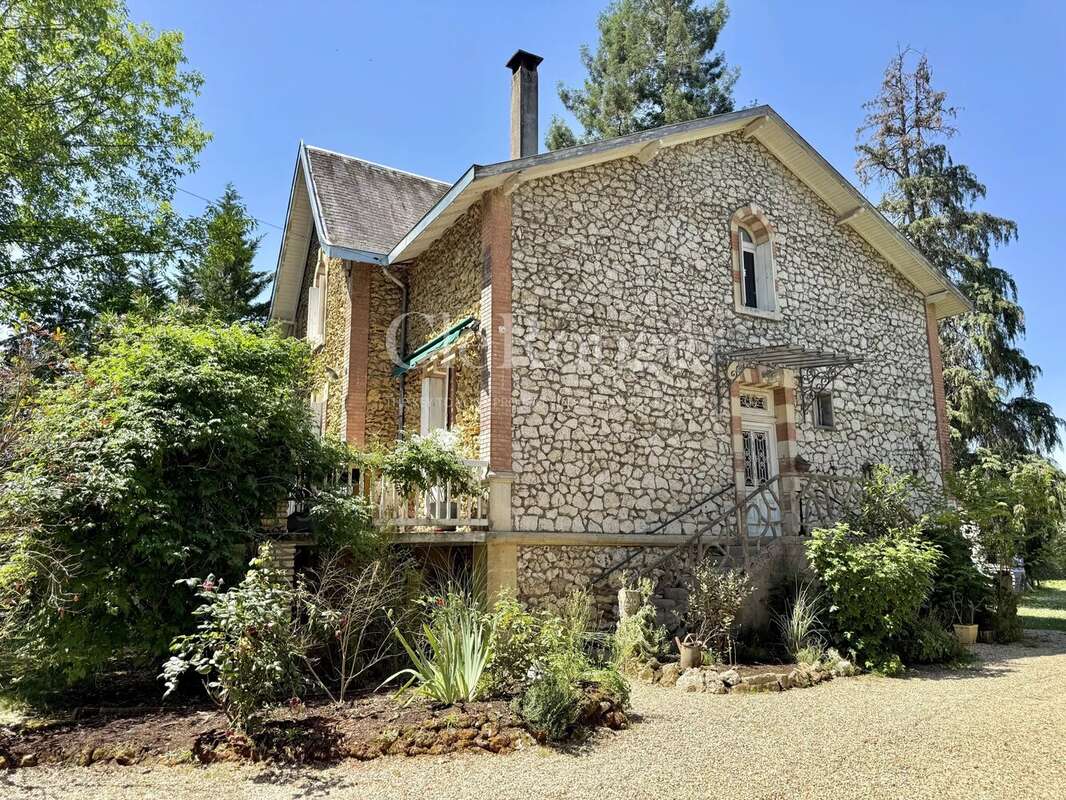 Proche de St-Foy-la-Grande - Magnifique propriété de charme de 5 chambres - photo 16