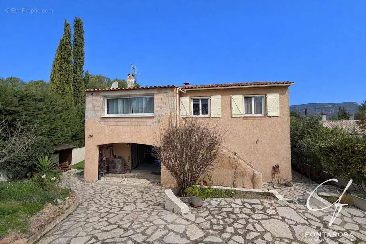 Maison à ROQUEBRUNE-SUR-ARGENS