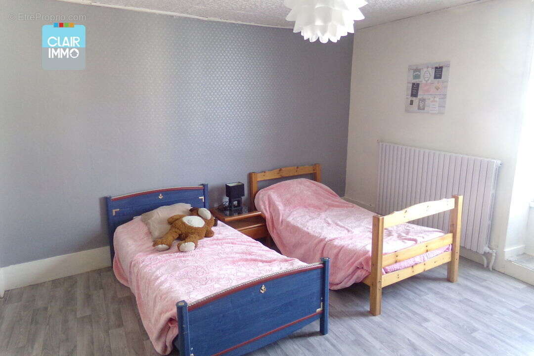 A SAINT-ALBAIN PROCHE MACON MAISON 5 PIECES DE 150 M2 SUR