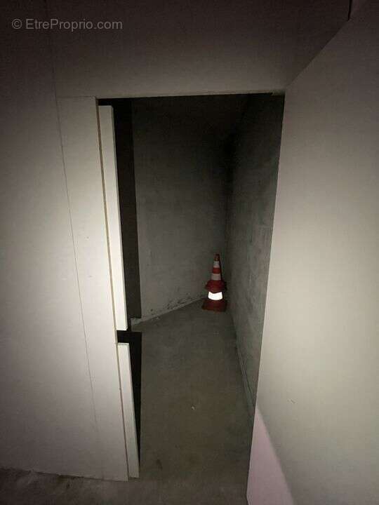 Parking à PARIS-17E