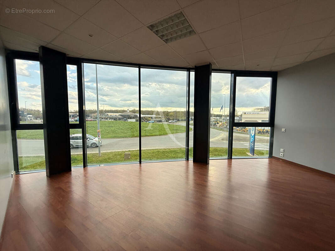 Commerce à NOGENT-LE-PHAYE