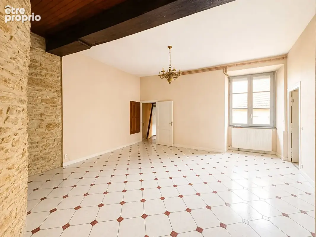 Appartement de type 4  en duplex - 3 chambres - grenier - cave - toiture 25 ans - photo 2