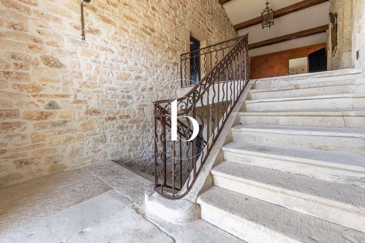 Maison 950 m² à Goudargues  - photo 31
