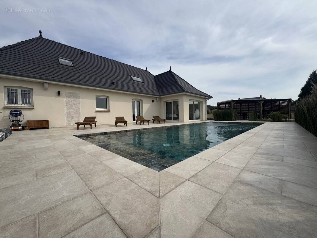 Maison à AVESNES-LES-AUBERT