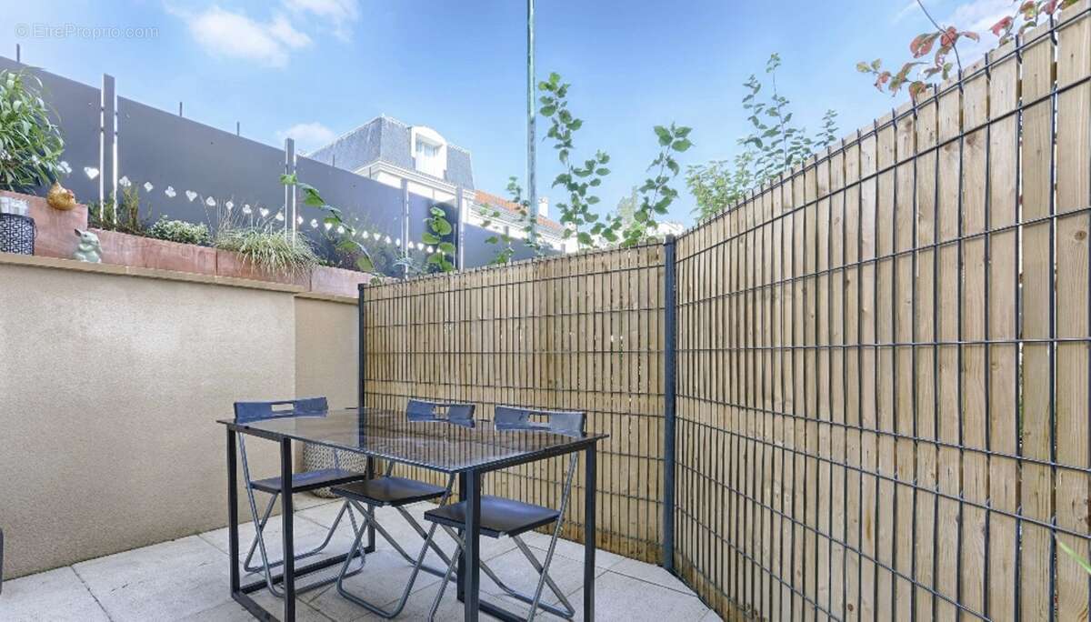 Appartement à LA GARENNE-COLOMBES