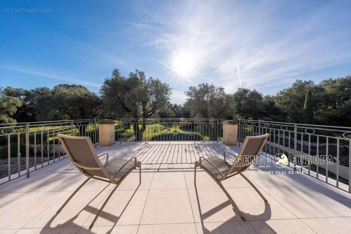 Maison à ROQUEFORT-LES-PINS