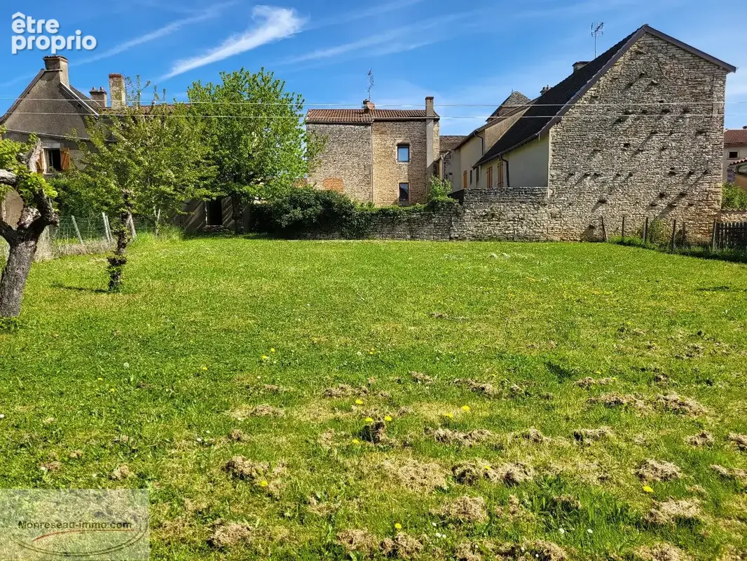Propriété de Village avec cour, dépendances et jardin... - photo 15