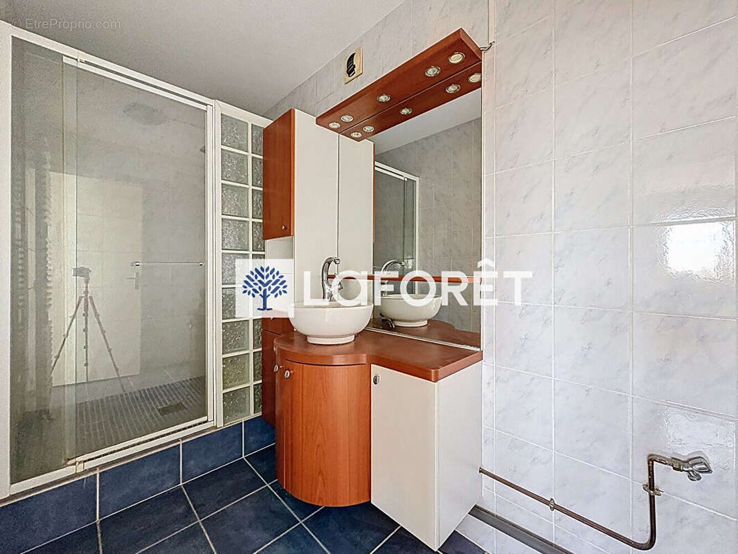Appartement St Maurice De Beynost T3 de 68.50 m² avec balcon, place de parking et cave - photo 10